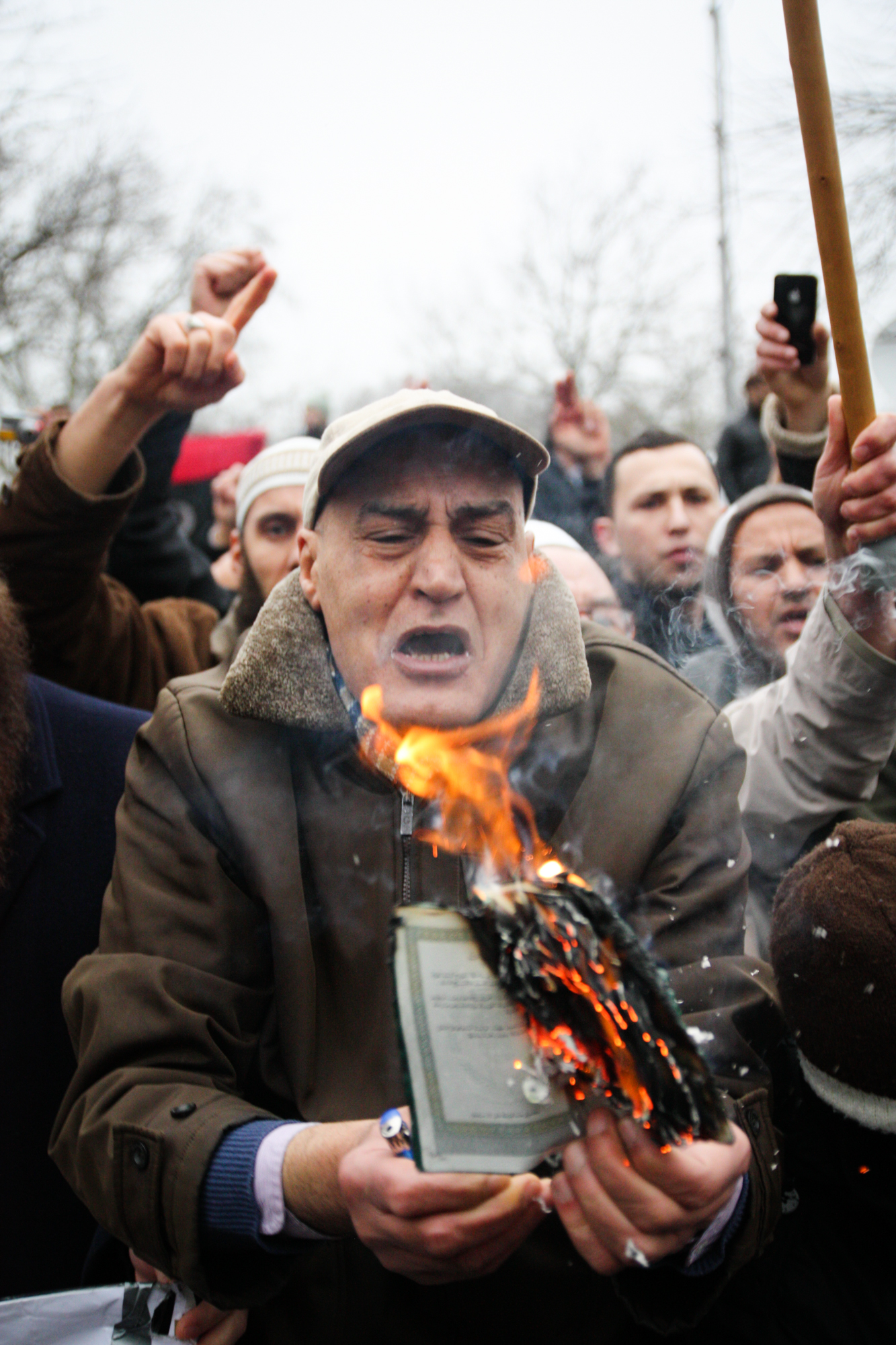 Libyan burning Libyan passport during anti-Gaddafi protests in London